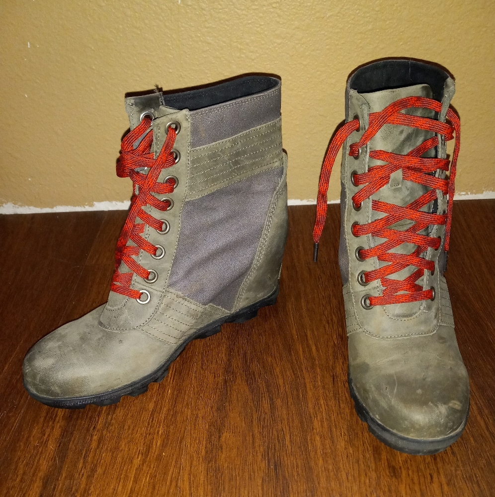 Sorel Lexi size 11 hidden wedge boots